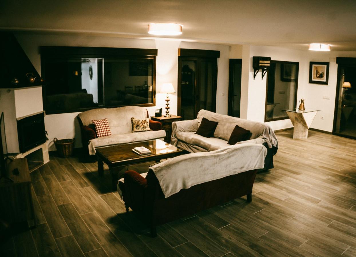 El Aprisco, Con Piscina Climatizada En Hueva-Guadalajara Villa Kültér fotó