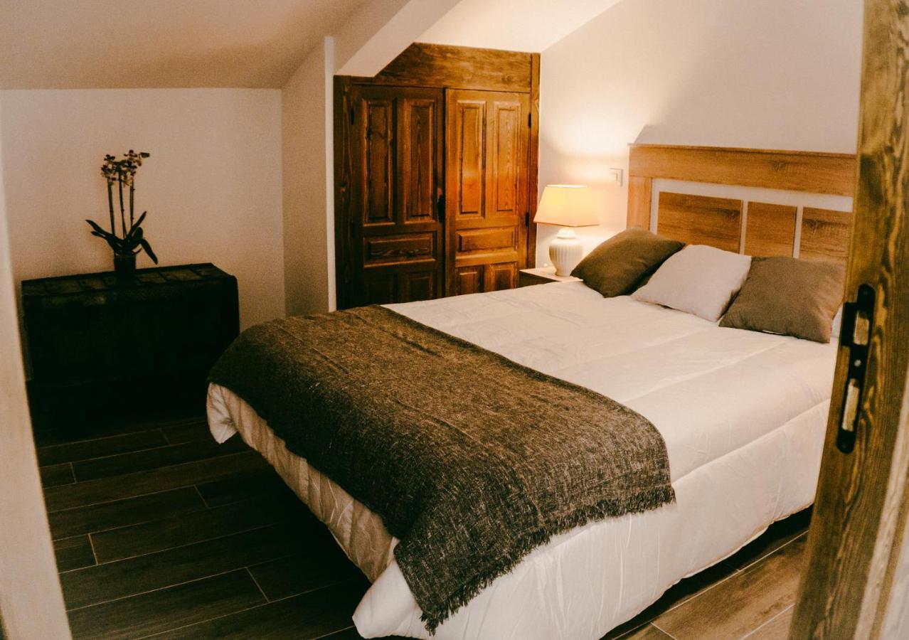 El Aprisco, Con Piscina Climatizada En Hueva-Guadalajara Villa Kültér fotó